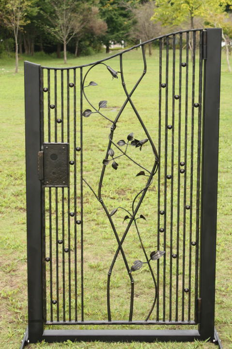 鍛鉄（ロートアイアン）の門扉