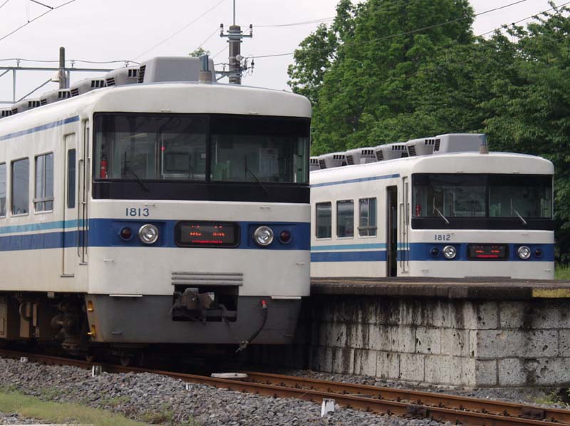 小泉線の元優等列車東武8000系