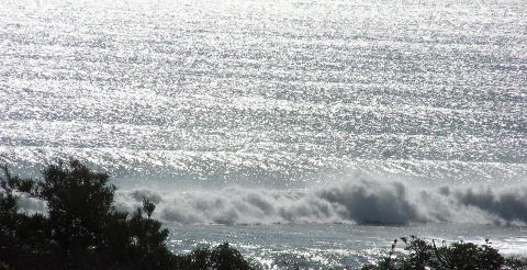 風、波、海の輝きは絵葉書になりそうです。