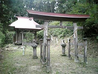 小松山城曲輪IIIに鎮座まします二荒山神社。