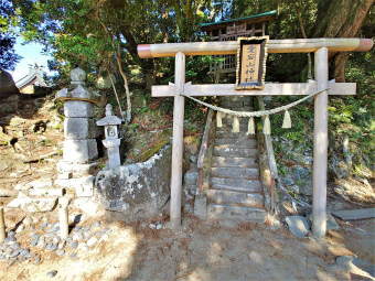 楠木正勝の墓と愛宕山神社