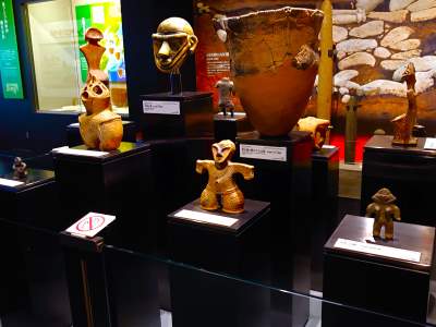 縄文時代の土偶の展示