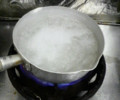 必ず、お湯を沸騰させてから煮て下さい。
